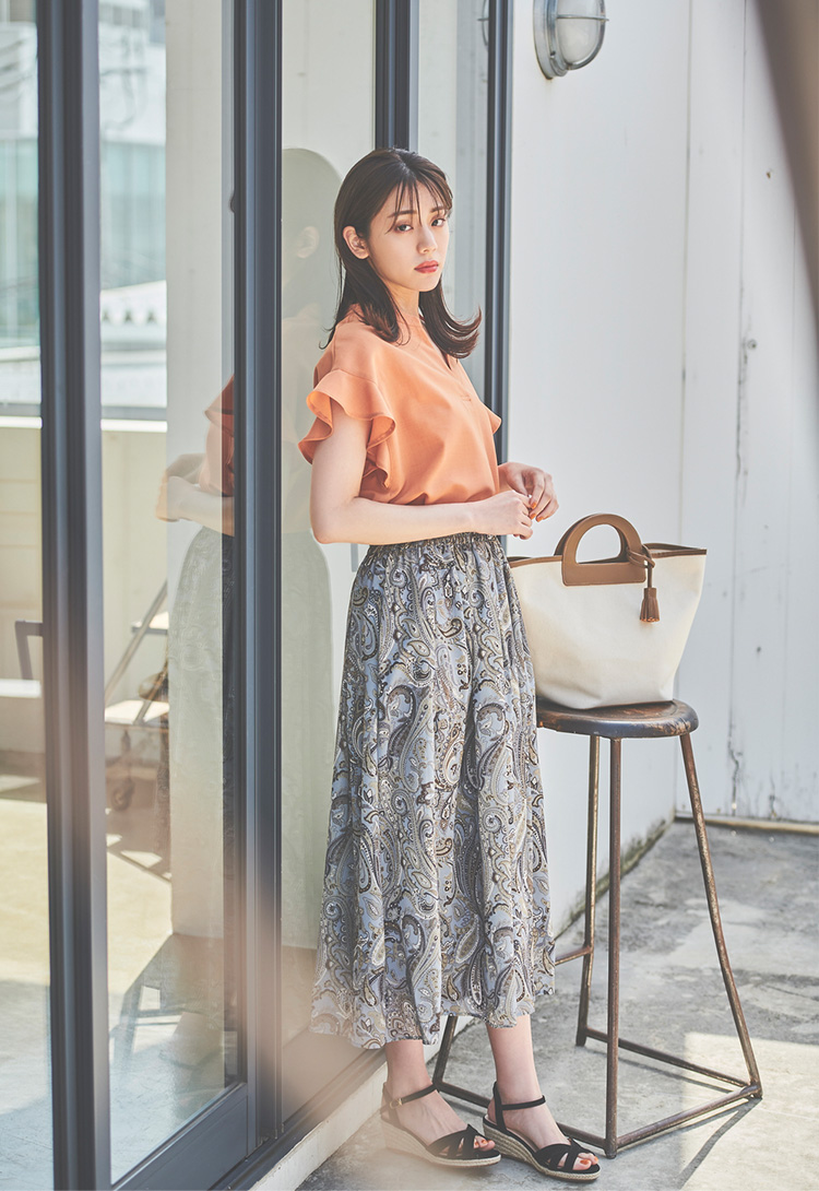 ORANGEブラウスとGRAYスカート