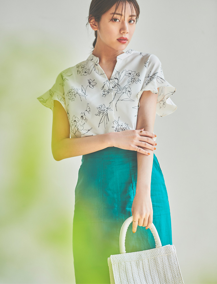 ORANGEブラウスとGRAYスカート